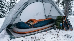 Comparison of inflatable and foam insulated sleeping pads for winter camping, highlighting weight and packability for Canadian hikers.